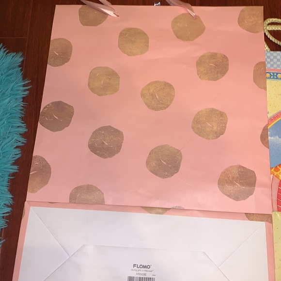 3 hallmark gift bags - Picture 8 of 14